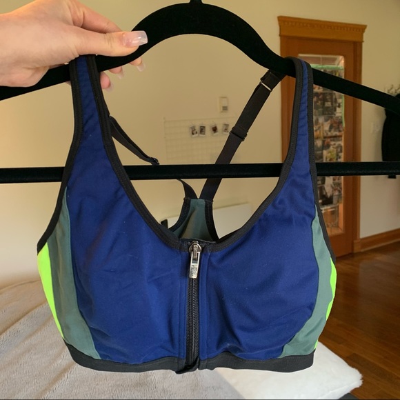 Victoria Secret knockout sports bra - Picture 3 of 5